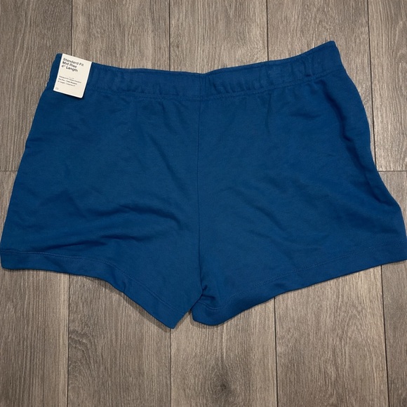 Nike shorts - Picture 2 of 6